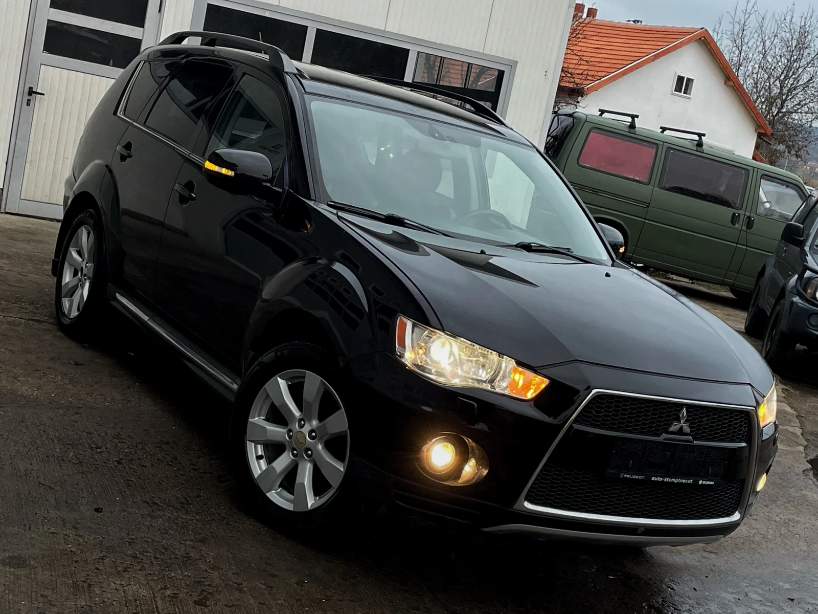 Mitsubishi Outlander 2.2DI-D* 7 МЕСТА - изображение 3