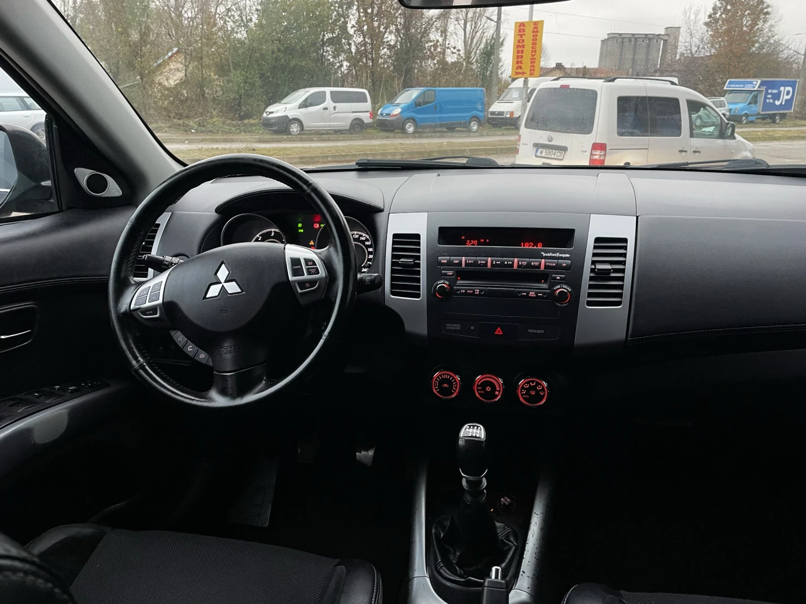 Mitsubishi Outlander 2.2DI-D* 7 МЕСТА - изображение 7