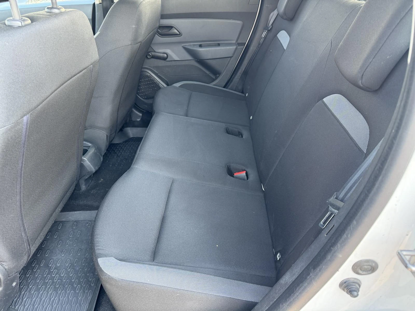 Dacia Duster 1.6I 3+ 1 N1, снимка 12 - Автомобили и джипове - 53907748