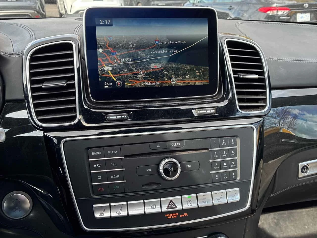 Mercedes-Benz GLE 63 S AMG * 360 * ДИСТРОНИК * PANO * ОБДУХВАНЕ * ПОДГРЕВИ * , снимка 9 - Автомобили и джипове - 53940698