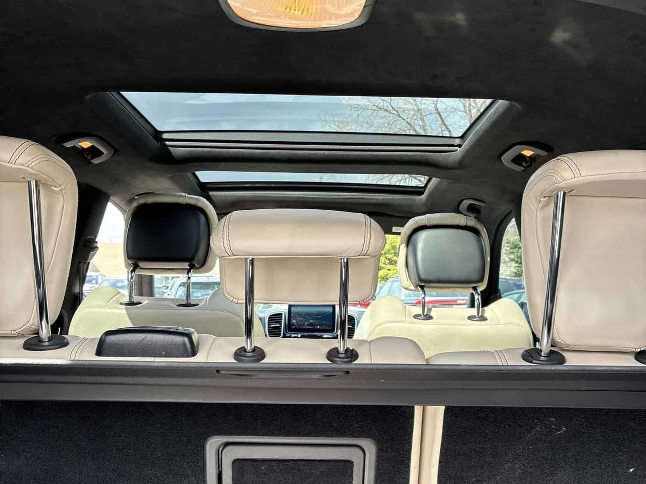 Mercedes-Benz GLE 63 S AMG * 360 * ДИСТРОНИК * PANO * ОБДУХВАНЕ * ПОДГРЕВИ * , снимка 13 - Автомобили и джипове - 53940698