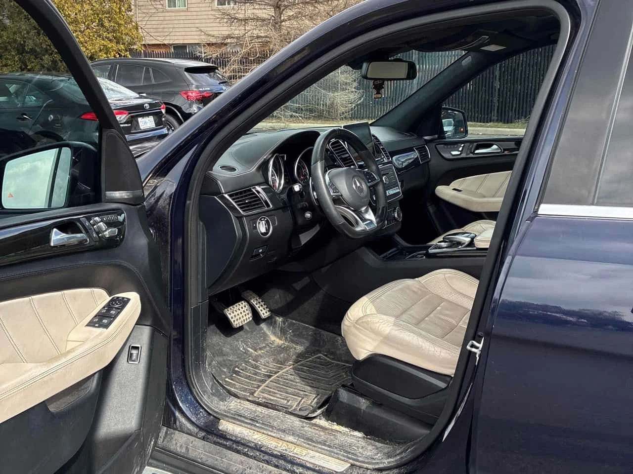 Mercedes-Benz GLE 63 S AMG * 360 * ДИСТРОНИК * PANO * ОБДУХВАНЕ * ПОДГРЕВИ * , снимка 5 - Автомобили и джипове - 53940698