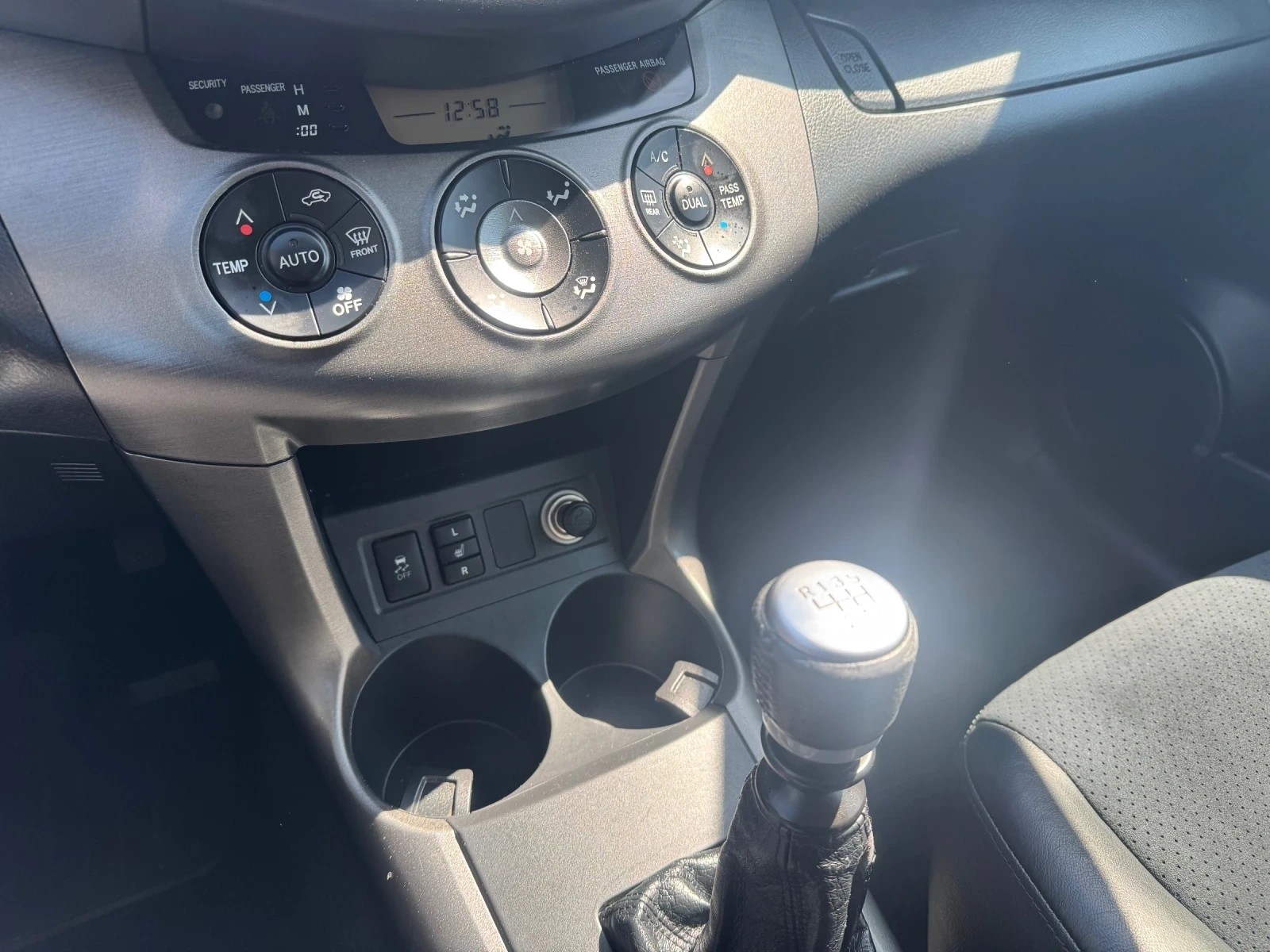 Toyota Rav4 2.2 D4D 150 кс crossover, снимка 11 - Автомобили и джипове - 54157422