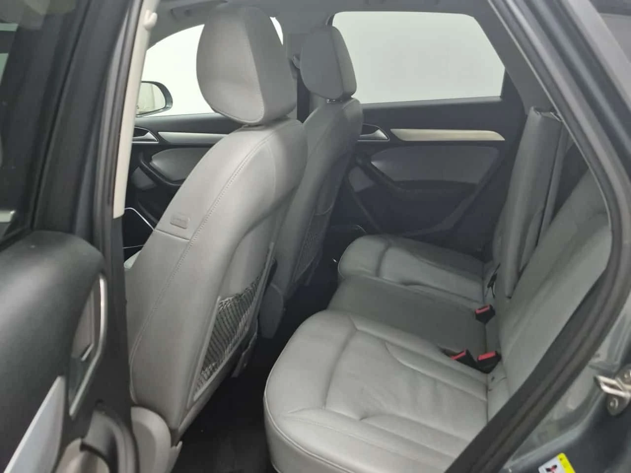 Audi Q3 TECHNIK / LED / BOSE / АВТОКРЕДИТ , снимка 12 - Автомобили и джипове - 54620391