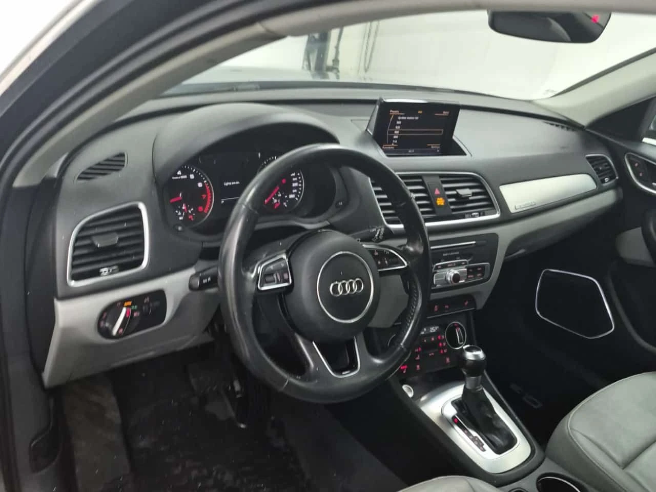 Audi Q3 TECHNIK / LED / BOSE / АВТОКРЕДИТ , снимка 10 - Автомобили и джипове - 54620391