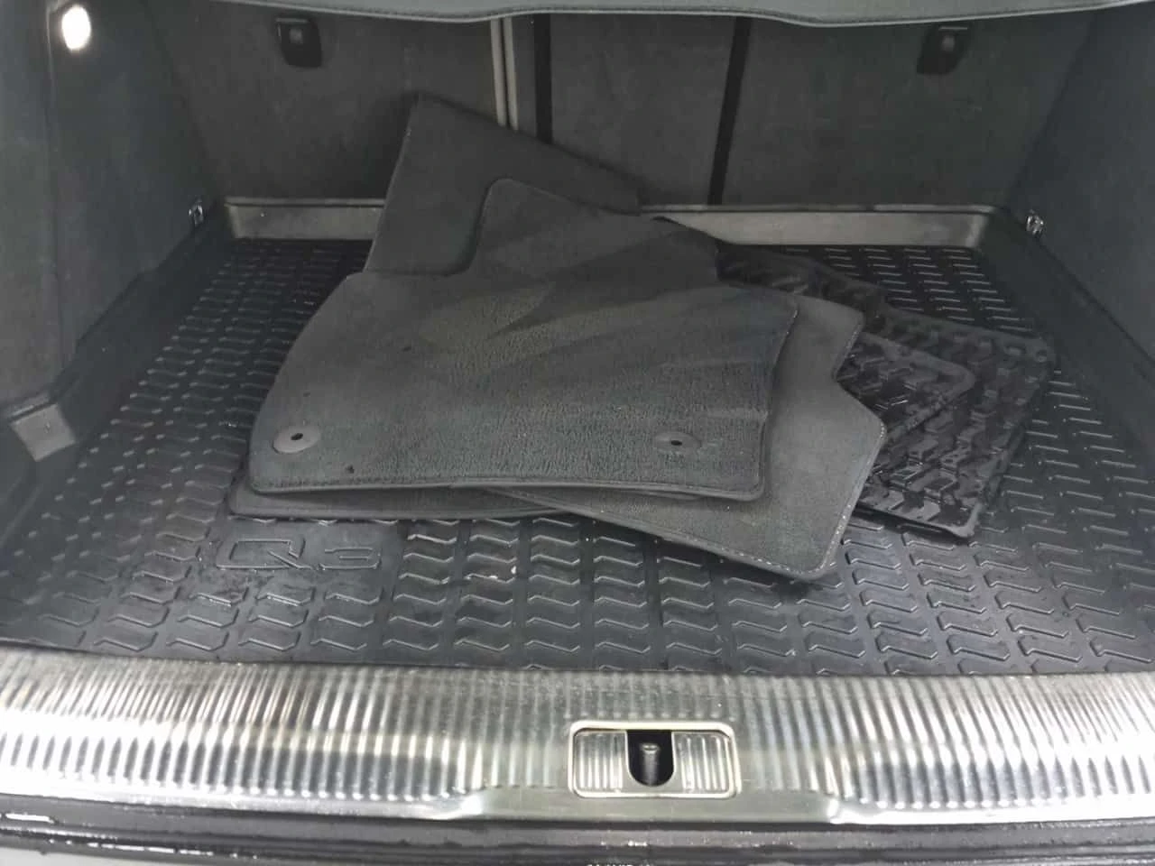 Audi Q3 TECHNIK / LED / BOSE / АВТОКРЕДИТ , снимка 14 - Автомобили и джипове - 54620391