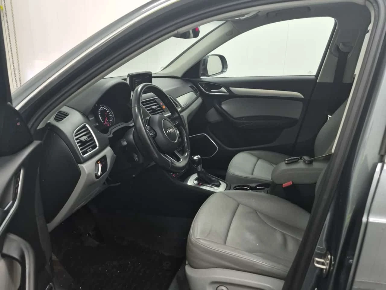 Audi Q3 TECHNIK / LED / BOSE / АВТОКРЕДИТ , снимка 5 - Автомобили и джипове - 54620391