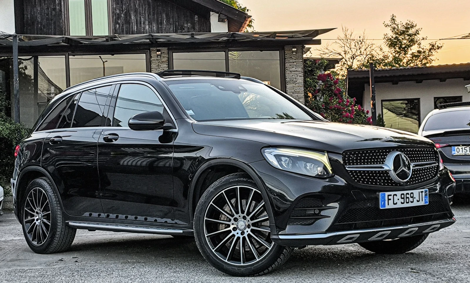 Mercedes-Benz GLC 250 D AMG LINE PANORAMA 9G 4-MATIC FULL, снимка 3 - Автомобили и джипове - 54715059