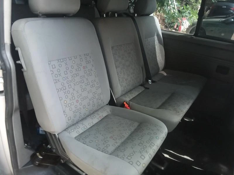 VW Caravelle 2.5TDI, снимка 2 - Бусове и автобуси - 47046695