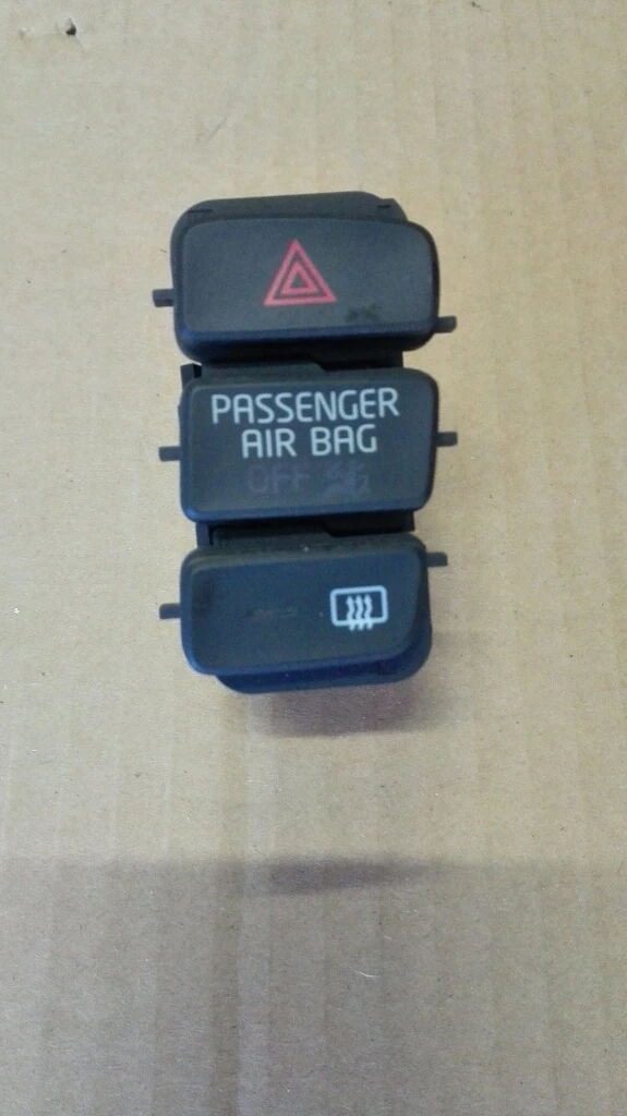 Копче аварийни и подгрев задно стъкло Шкода Ситигоу