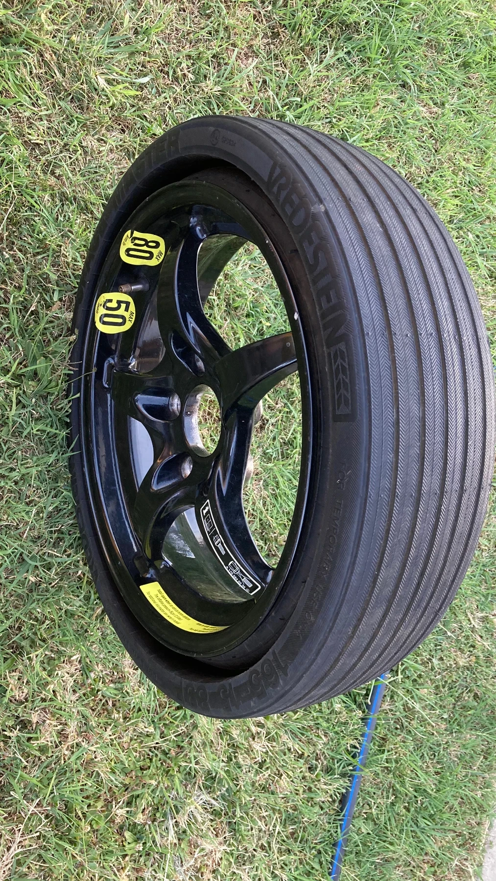 Гуми с джанти Vredestein 165/85R15, снимка 2 - Гуми и джанти - 55683476