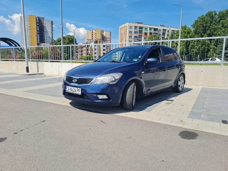 Kia Ceed 1.6i, снимка 2 - Автомобили и джипове - 47098266