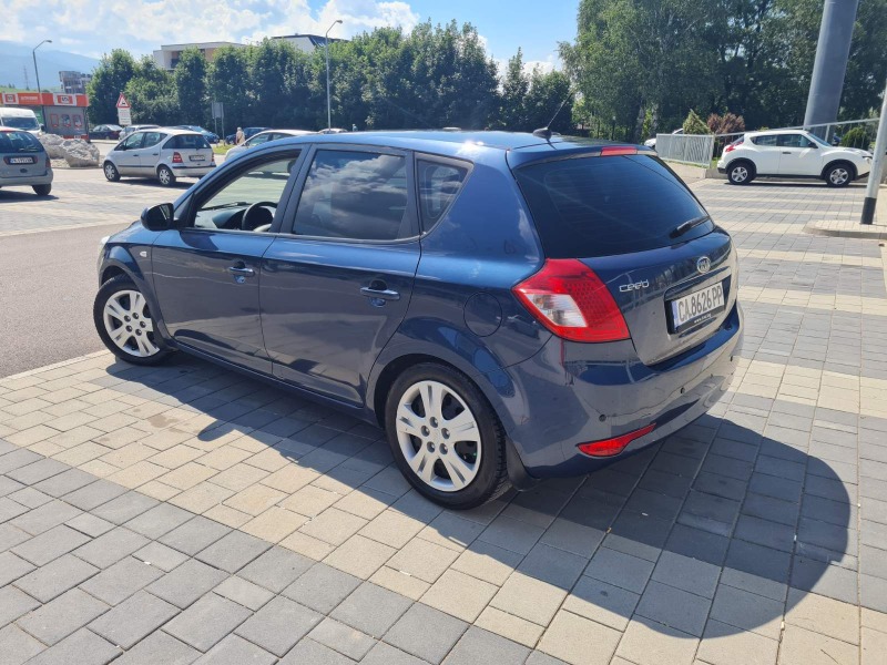 Kia Ceed 1.6i, снимка 4 - Автомобили и джипове - 46220280