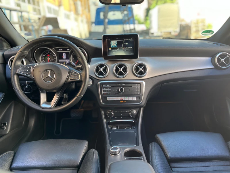 Mercedes-Benz CLA 220, снимка 12 - Автомобили и джипове - 47318764