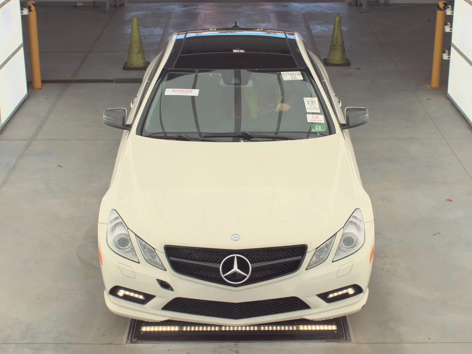 Mercedes-Benz E 500 AMG PACK* BI-XENON* KEYLESS GO* HARMAN* ПАМЕТ - изображение 2