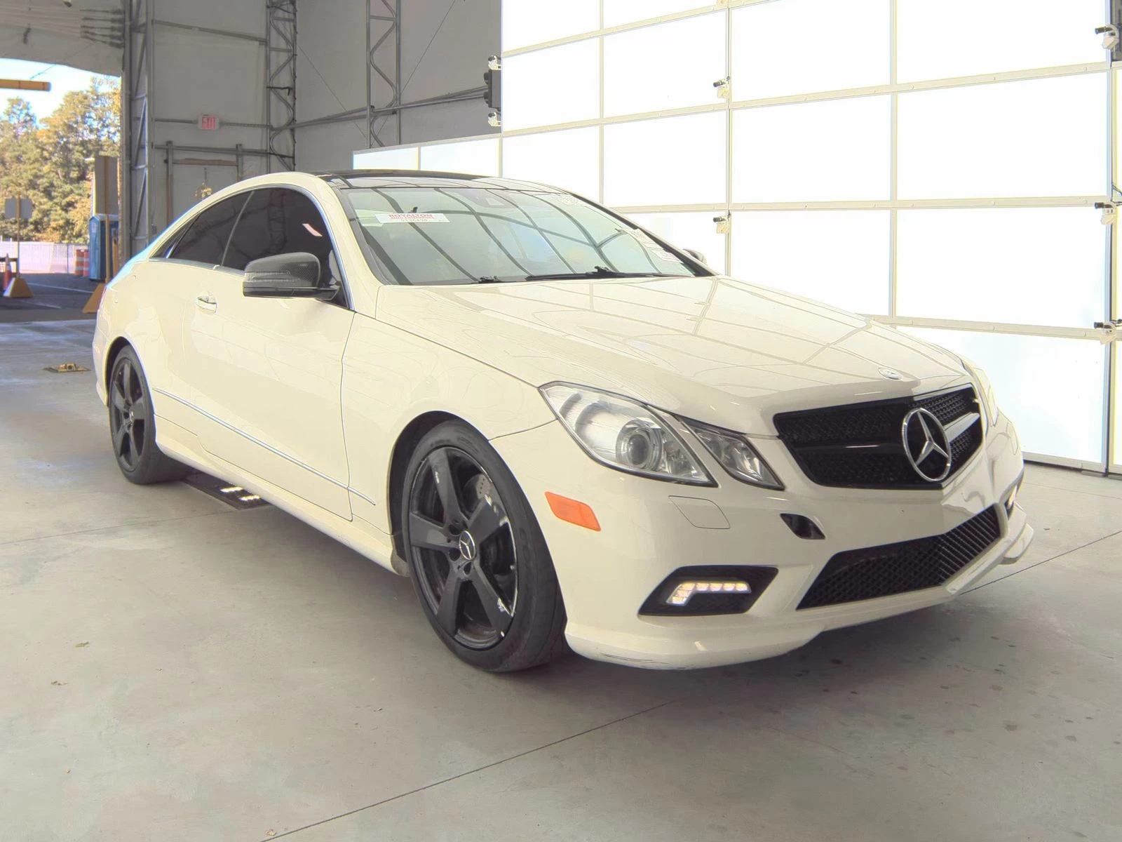 Mercedes-Benz E 500 AMG PACK* BI-XENON* KEYLESS GO* HARMAN* ПАМЕТ - изображение 3