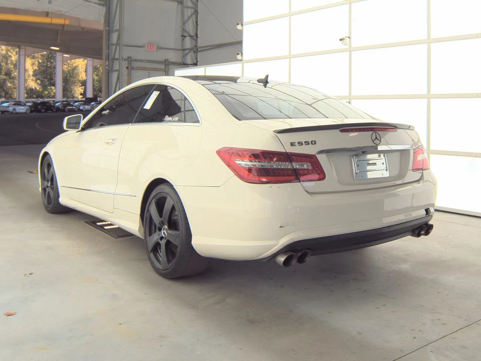 Mercedes-Benz E 500 AMG PACK* BI-XENON* KEYLESS GO* HARMAN* ПАМЕТ - изображение 5