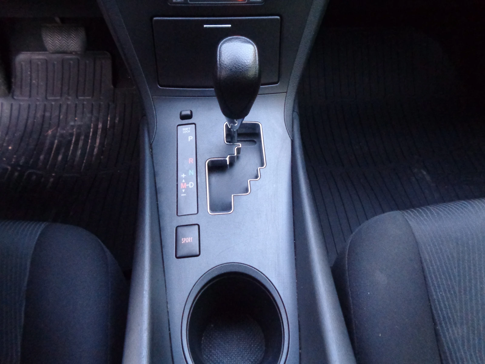 Toyota Avensis 1.8-16V-ШВЕЙЦАРИЯ-АВТОМАТИК-БАРТЕР-ЛИЗИНГ | Mobile.bg — изображение 14