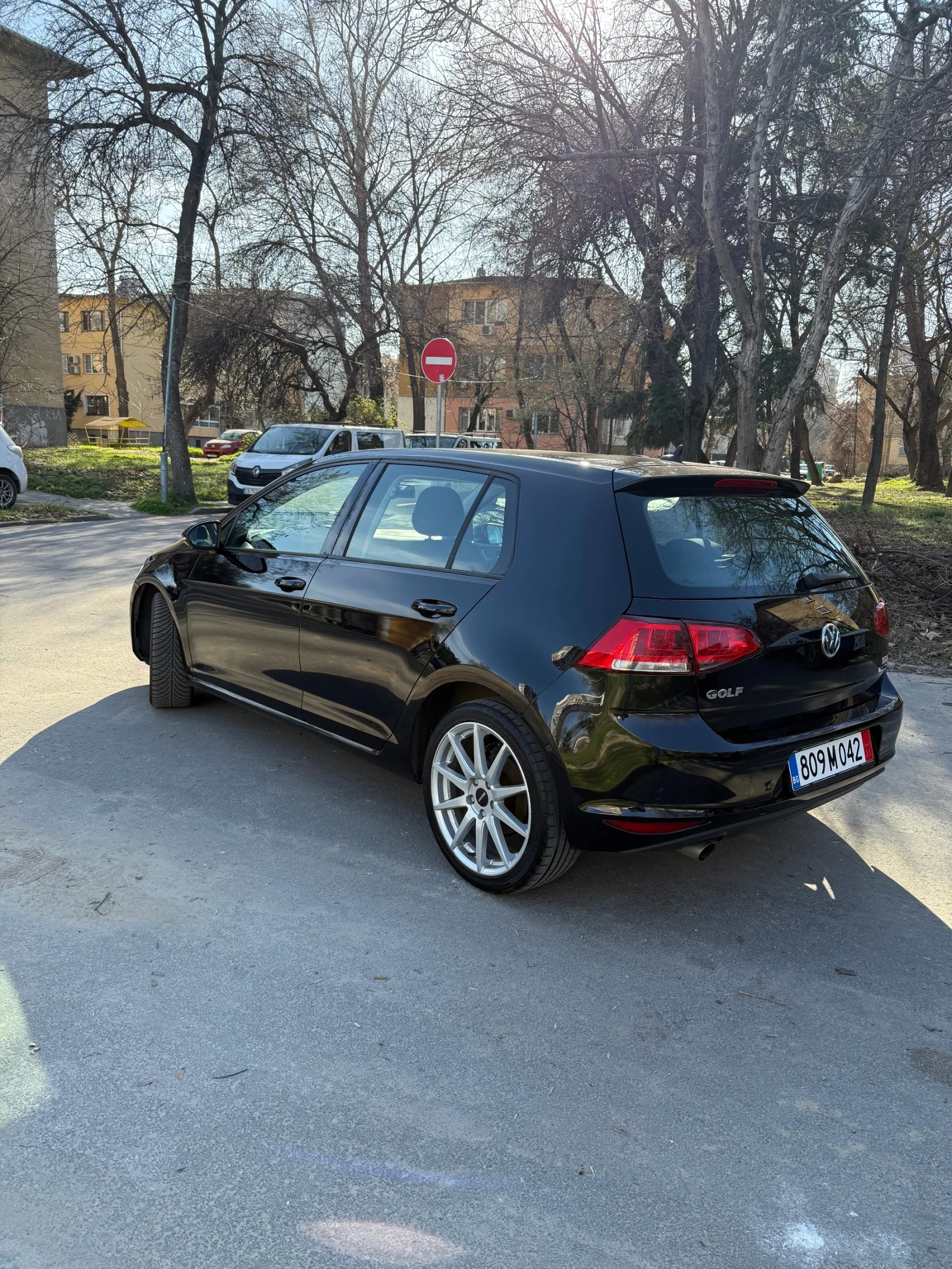 VW Golf 1.6 TDI 110 кс/ EURO 6B / Distronic /Navi , снимка 6 - Автомобили и джипове - 53835366
