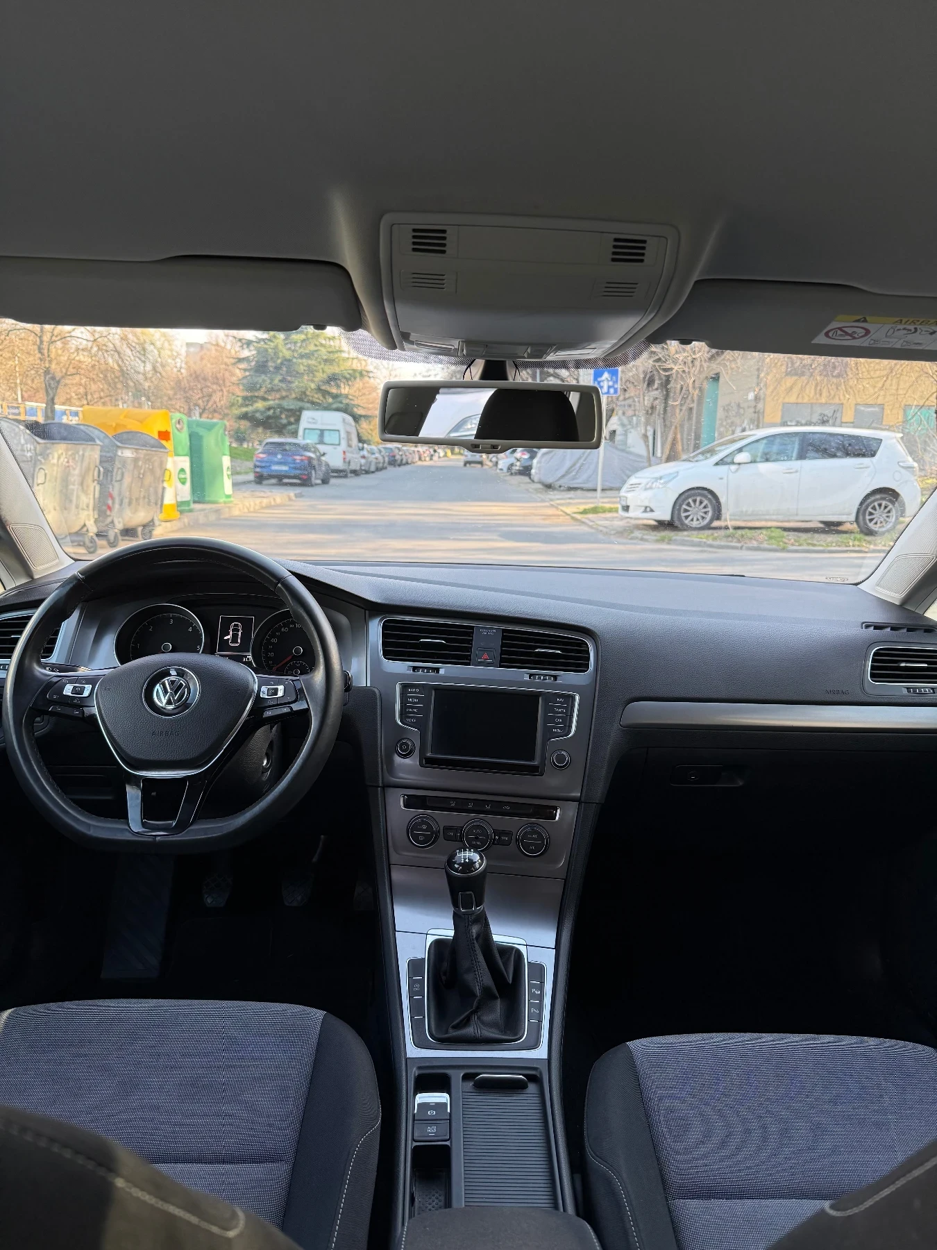 VW Golf 1.6 TDI 110 кс/ EURO 6B / Distronic /Navi , снимка 11 - Автомобили и джипове - 53835366