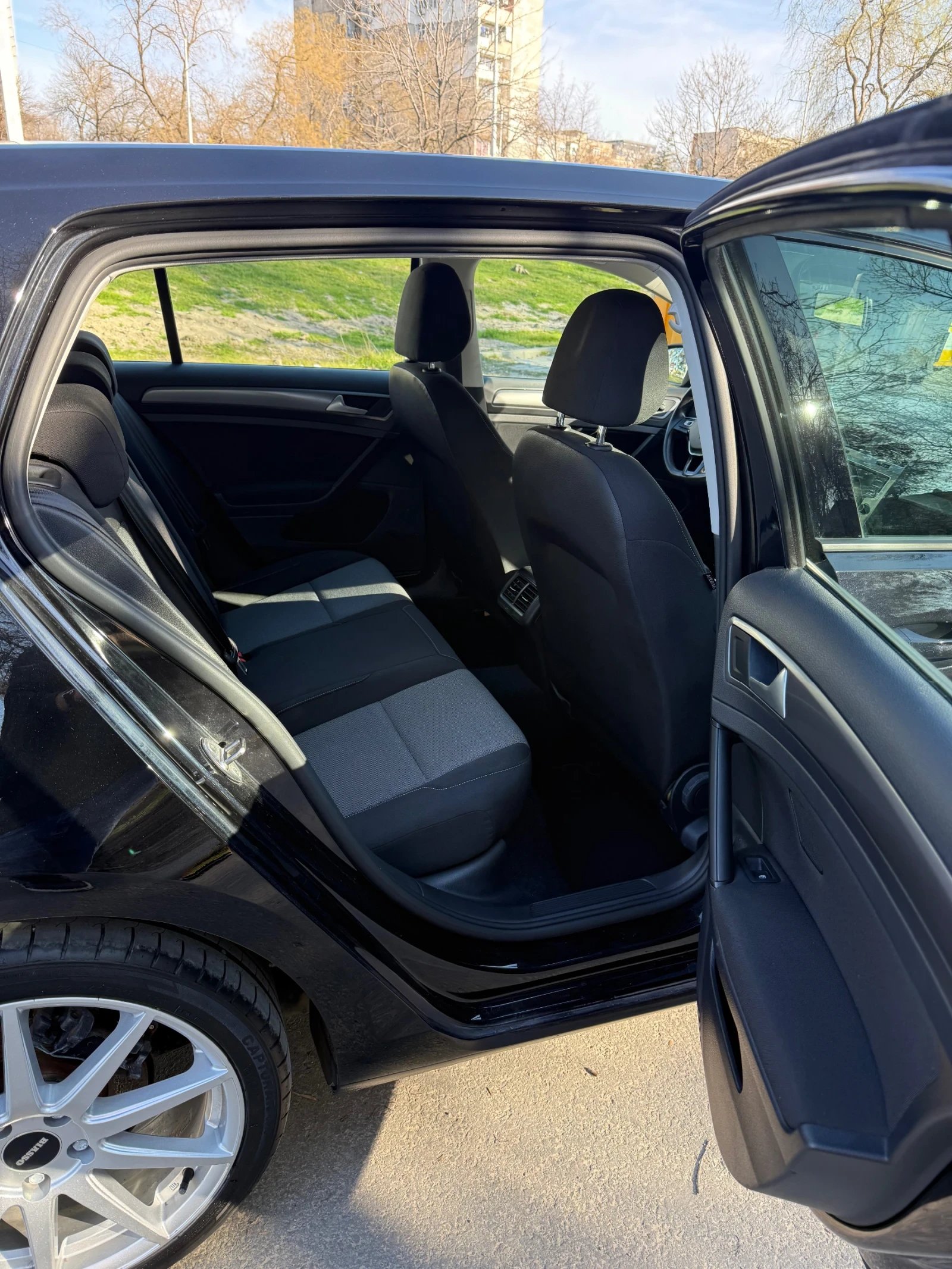 VW Golf 1.6 TDI 110 кс/ EURO 6B / Distronic /Navi , снимка 10 - Автомобили и джипове - 53835366