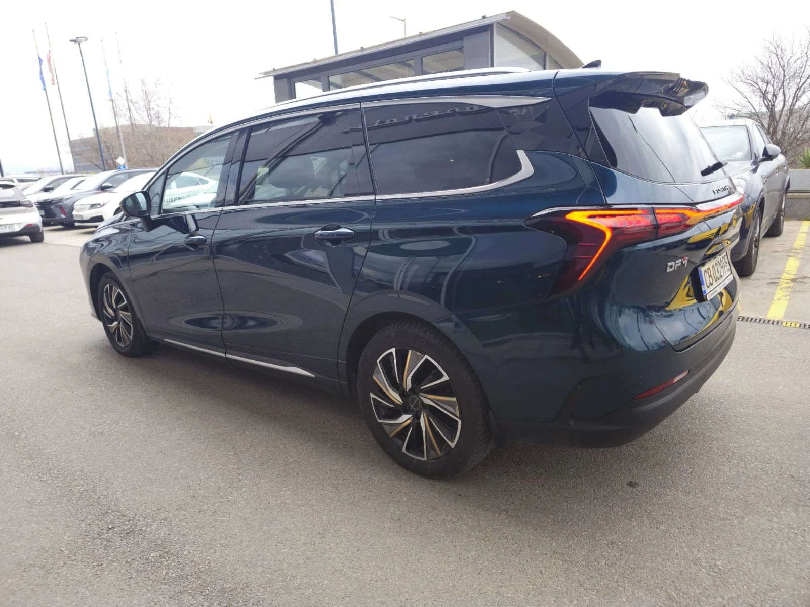 DONGFENG M4-YACHT 1.5 T, снимка 8 - Автомобили и джипове - 53910342