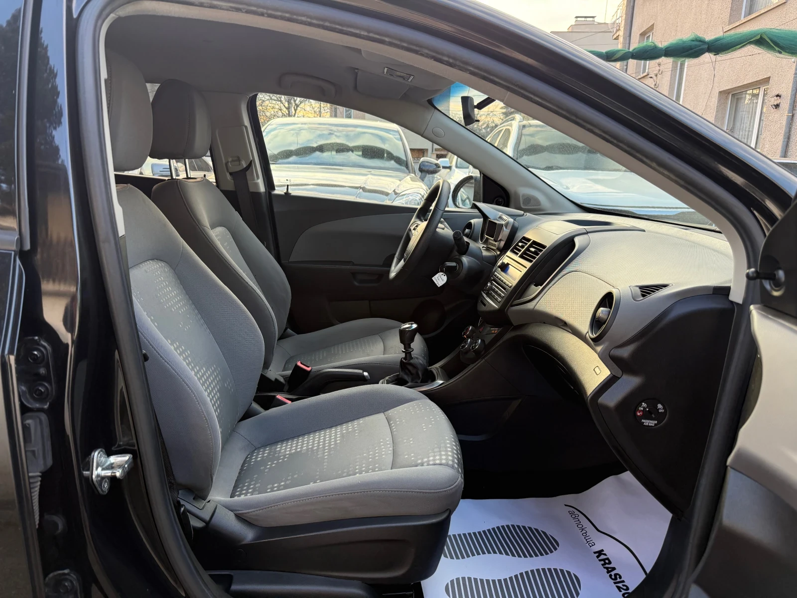 Chevrolet Aveo 1.2I, снимка 13 - Автомобили и джипове - 53917817