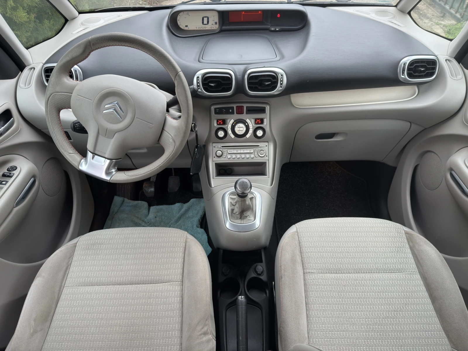 Citroen C3 Picasso, снимка 10 - Автомобили и джипове - 54048603