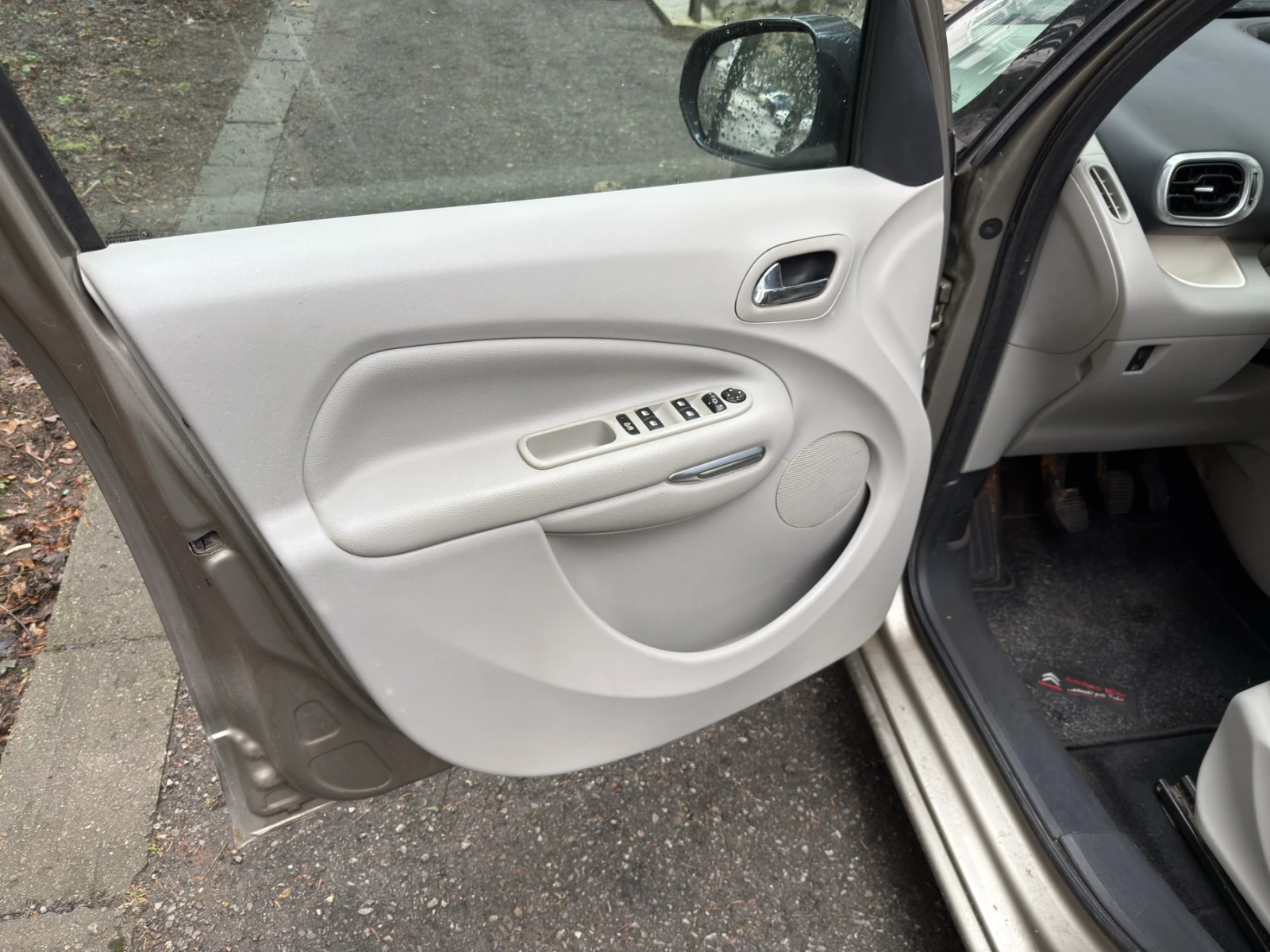 Citroen C3 Picasso, снимка 8 - Автомобили и джипове - 54048603