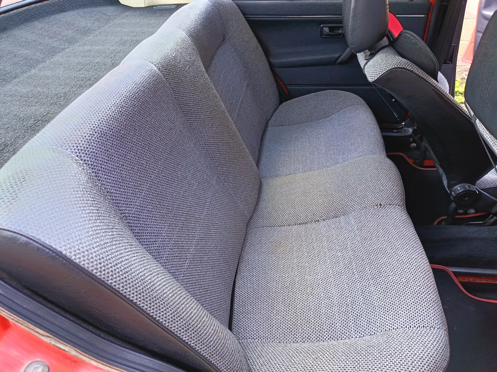 VW Jetta 1.8 карбуратор, снимка 13 - Автомобили и джипове - 54576333