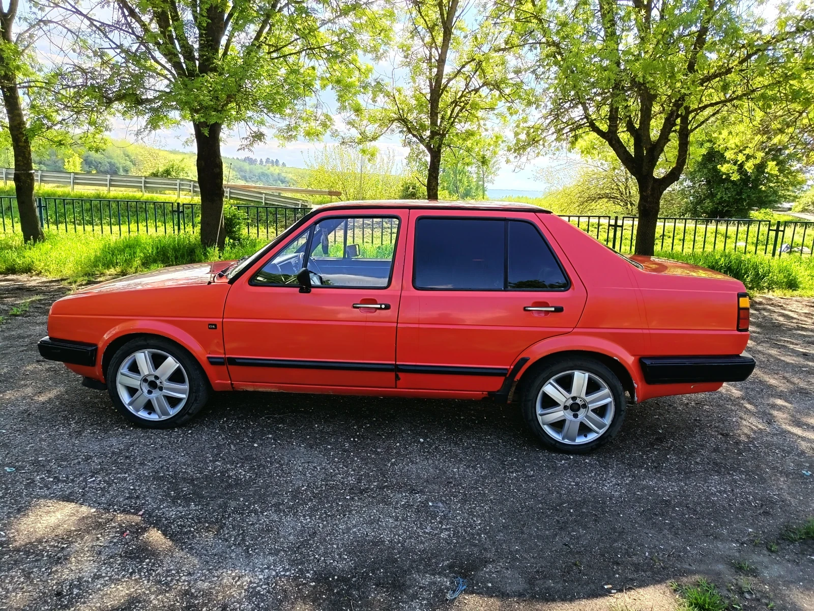 VW Jetta 1.8 карбуратор, снимка 7 - Автомобили и джипове - 54576333
