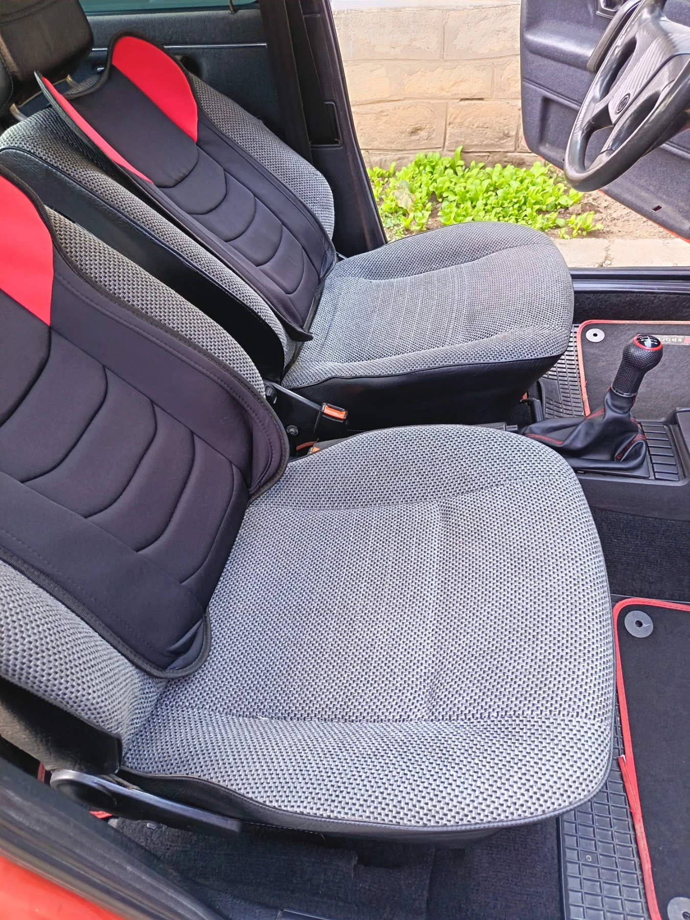 VW Jetta 1.8 карбуратор, снимка 12 - Автомобили и джипове - 54576333