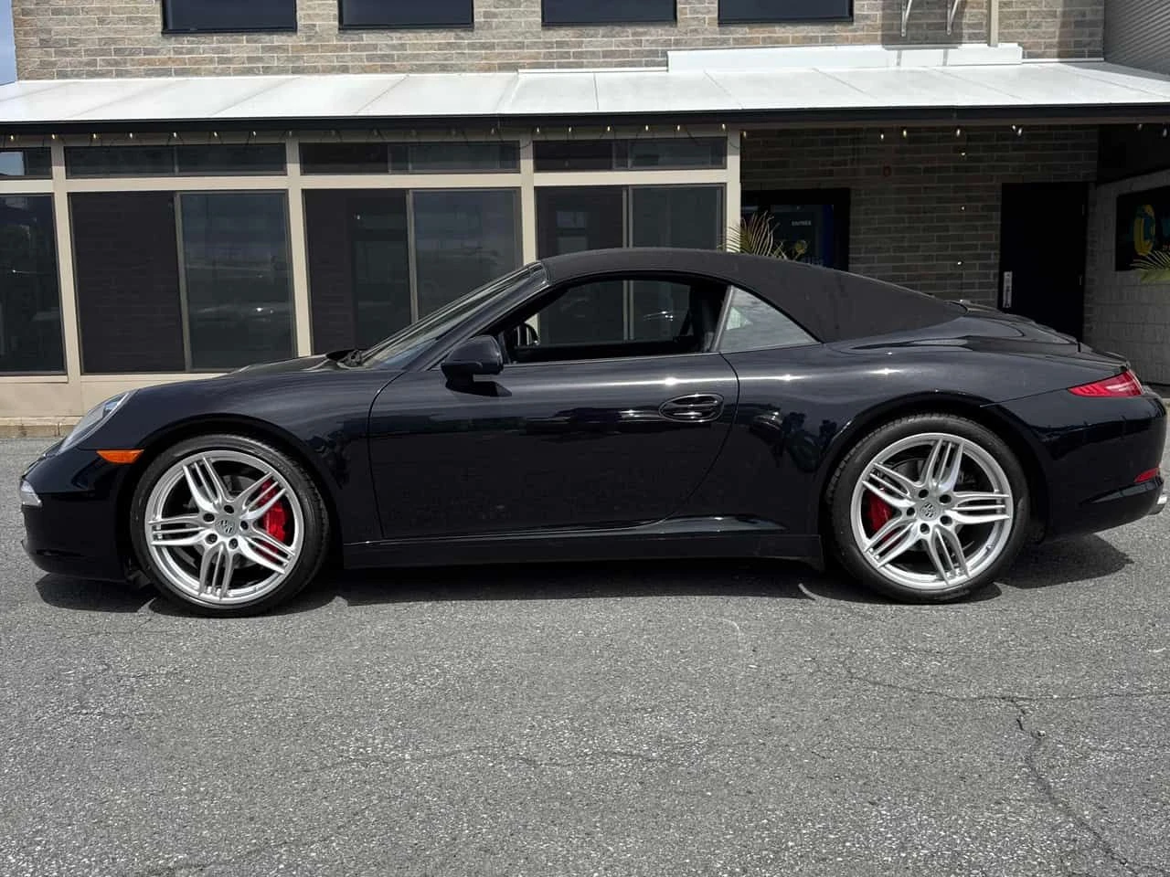 Porsche 911 Carrera S Cabrio| BOSE| ОБДУХВАНЕ| 2 KЛЮЧА| , снимка 2 - Автомобили и джипове - 54760062