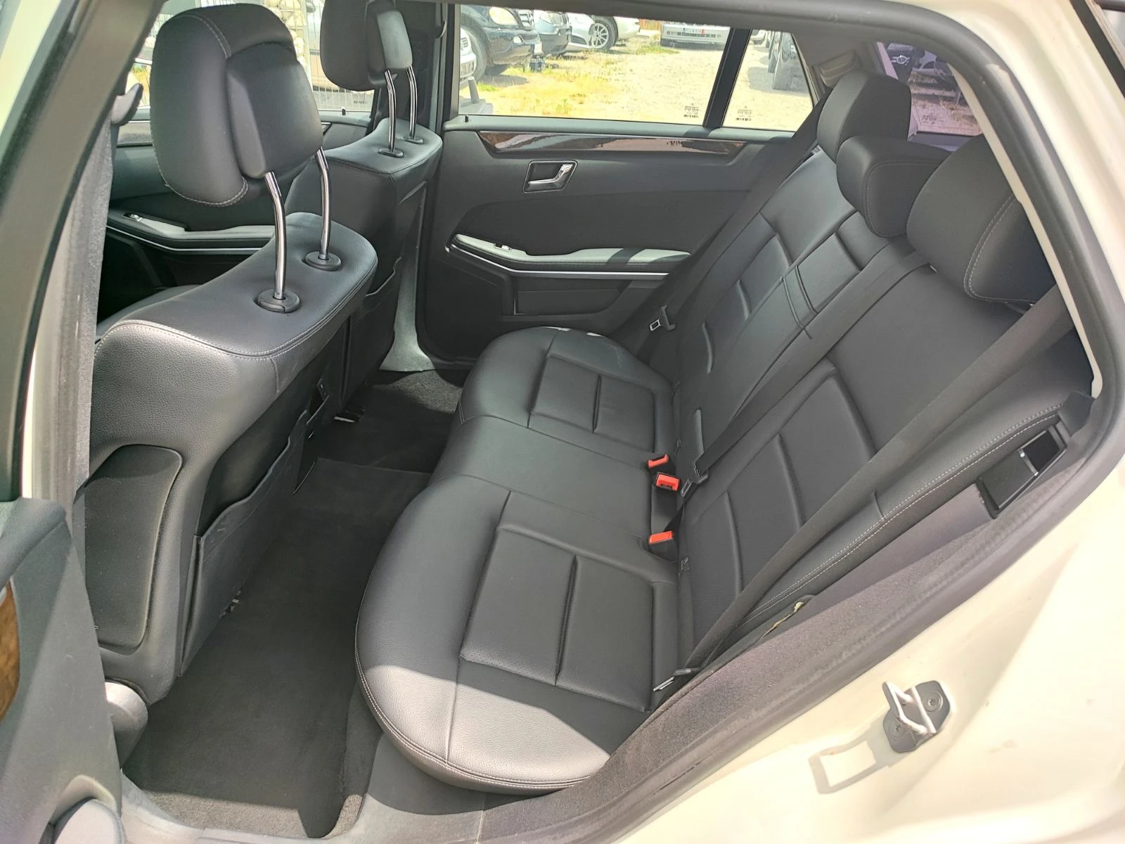 Mercedes-Benz E 350 4MATIC, снимка 10 - Автомобили и джипове - 55292003