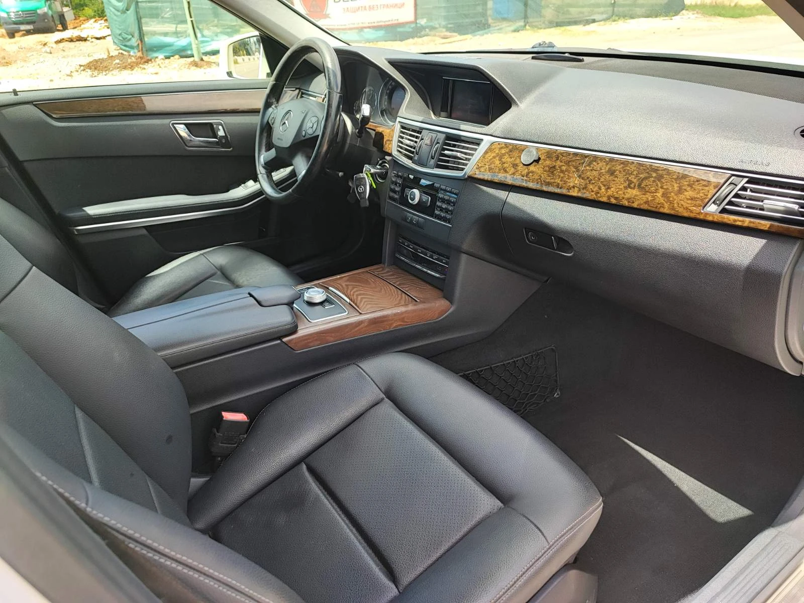 Mercedes-Benz E 350 4MATIC, снимка 11 - Автомобили и джипове - 55292003