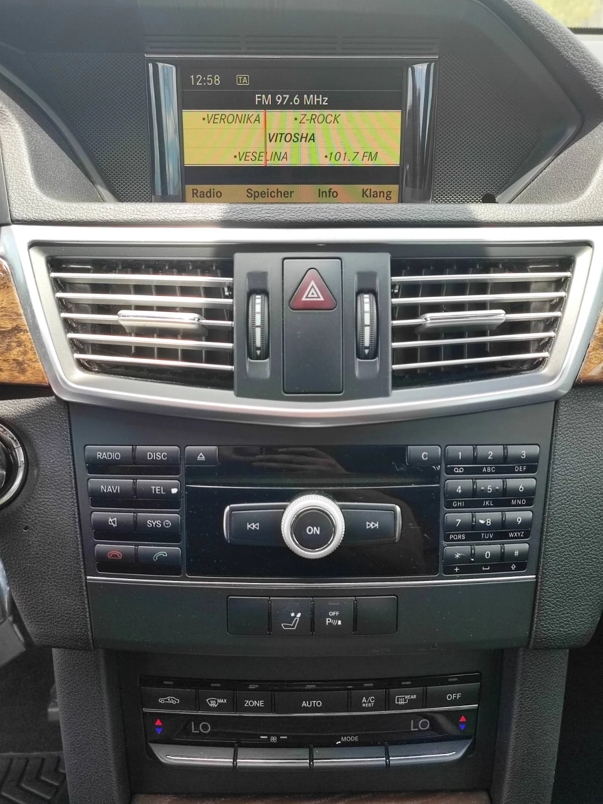 Mercedes-Benz E 350 4MATIC, снимка 13 - Автомобили и джипове - 55292003