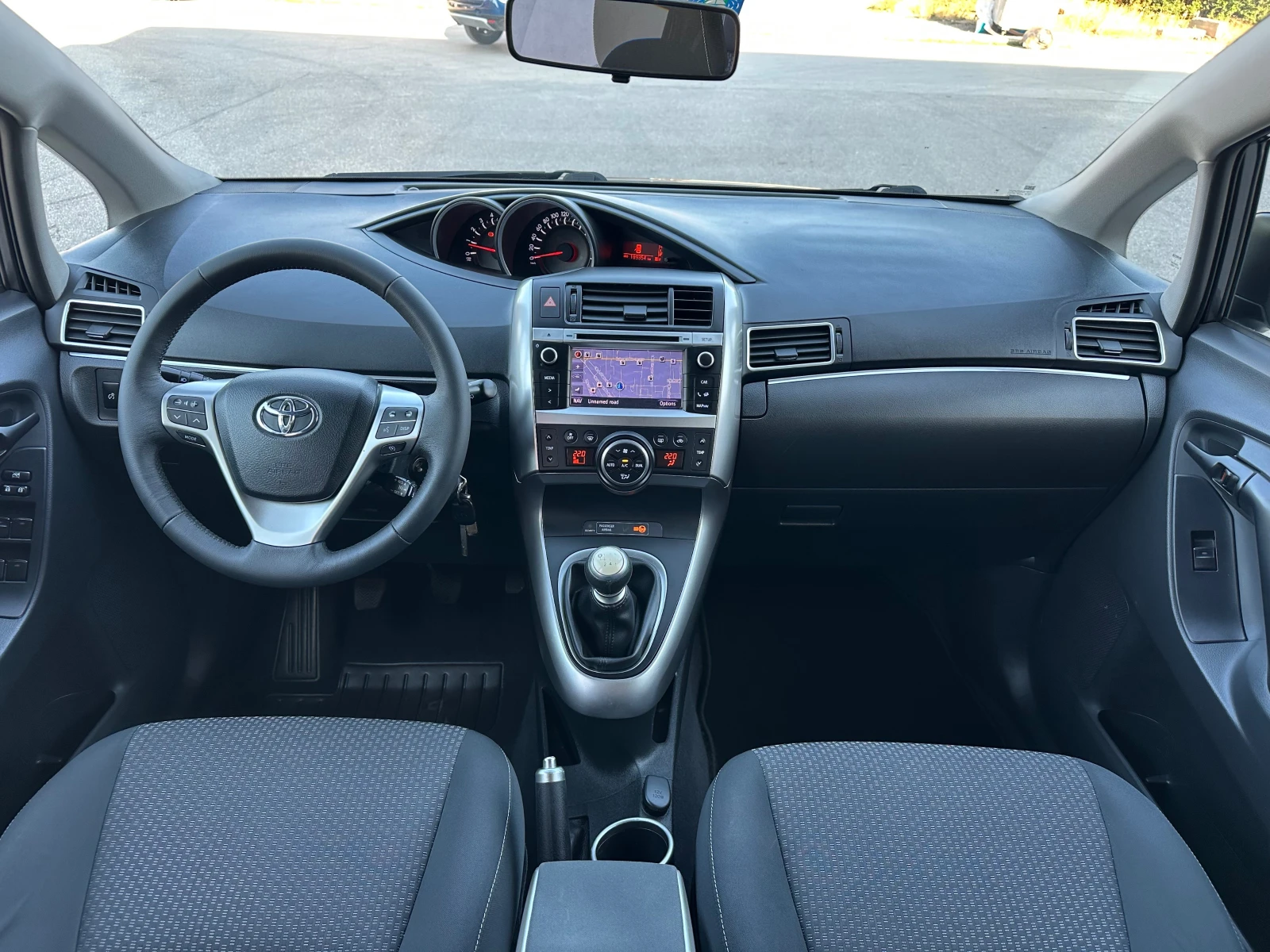 Toyota Verso 2.0D4D Executive* 7места* Италия* , снимка 12 - Автомобили и джипове - 55493962