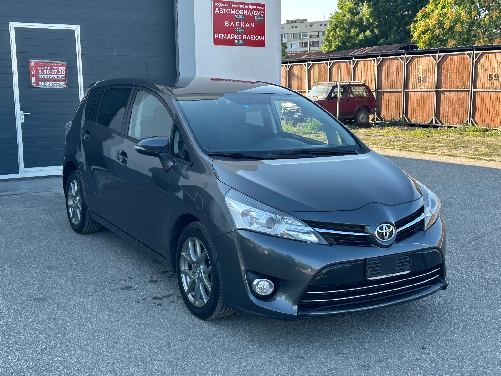 Toyota Verso 2.0D4D Executive* 7места* Италия* , снимка 10 - Автомобили и джипове - 55493962