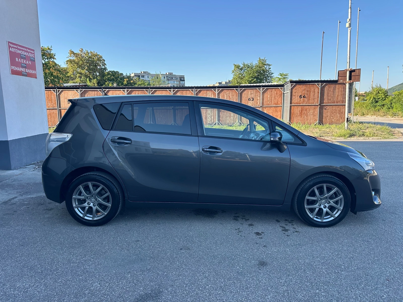 Toyota Verso 2.0D4D Executive* 7места* Италия* , снимка 8 - Автомобили и джипове - 55493962