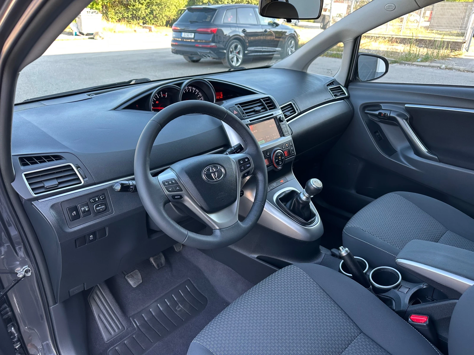 Toyota Verso 2.0D4D Executive* 7места* Италия* , снимка 11 - Автомобили и джипове - 55493962