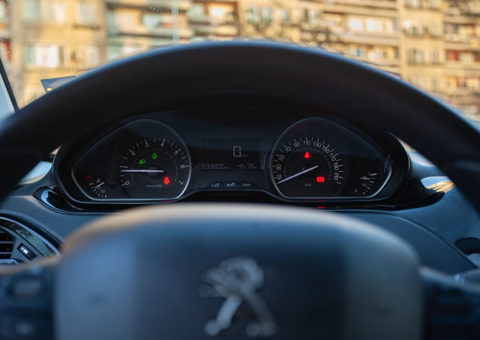 Peugeot 208, снимка 8 - Автомобили и джипове - 55672084