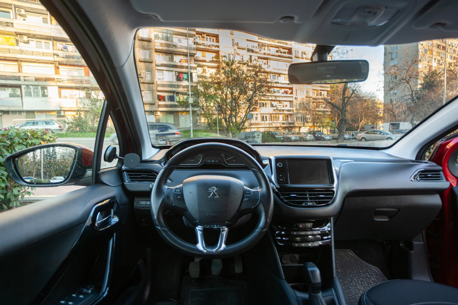 Peugeot 208, снимка 6 - Автомобили и джипове - 55672084
