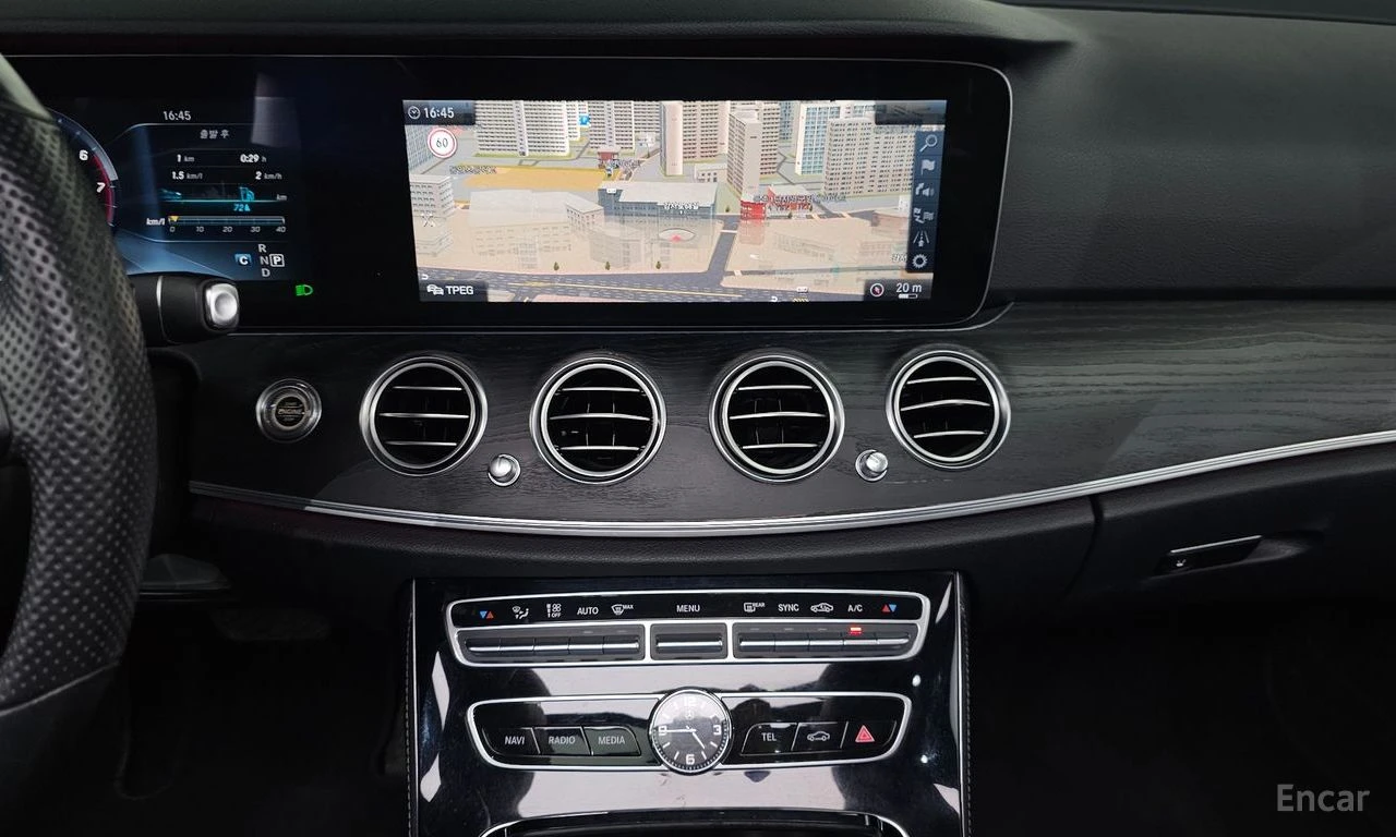 Mercedes-Benz E 300 ДИГИТАЛНО* ТАБЛО* BURMESTER* ОБДУХВАНЕ* ХЕДЪП* , снимка 10 - Автомобили и джипове - 55926886