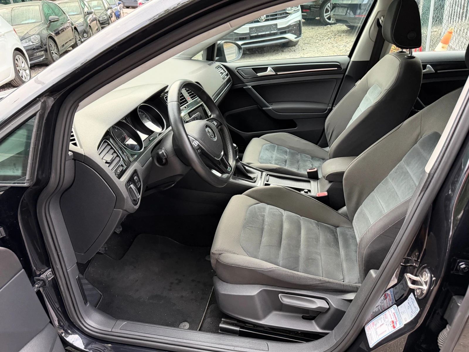 VW Golf 2.0TDI* Highline, снимка 10 - Автомобили и джипове - 56066519