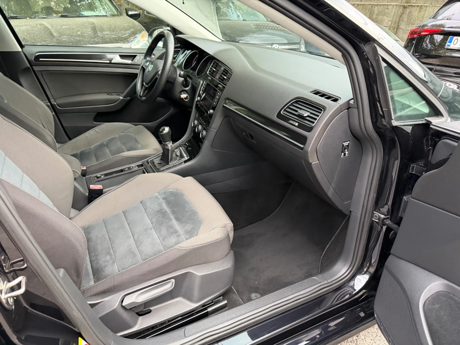 VW Golf 2.0TDI* Highline, снимка 13 - Автомобили и джипове - 56066519