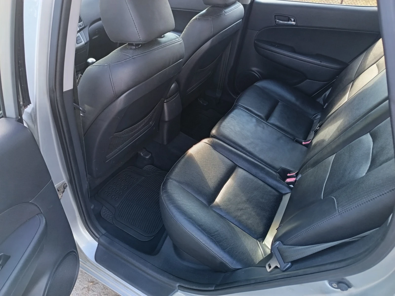 Hyundai I30 1.6 CRDI, снимка 10 - Автомобили и джипове - 56584753