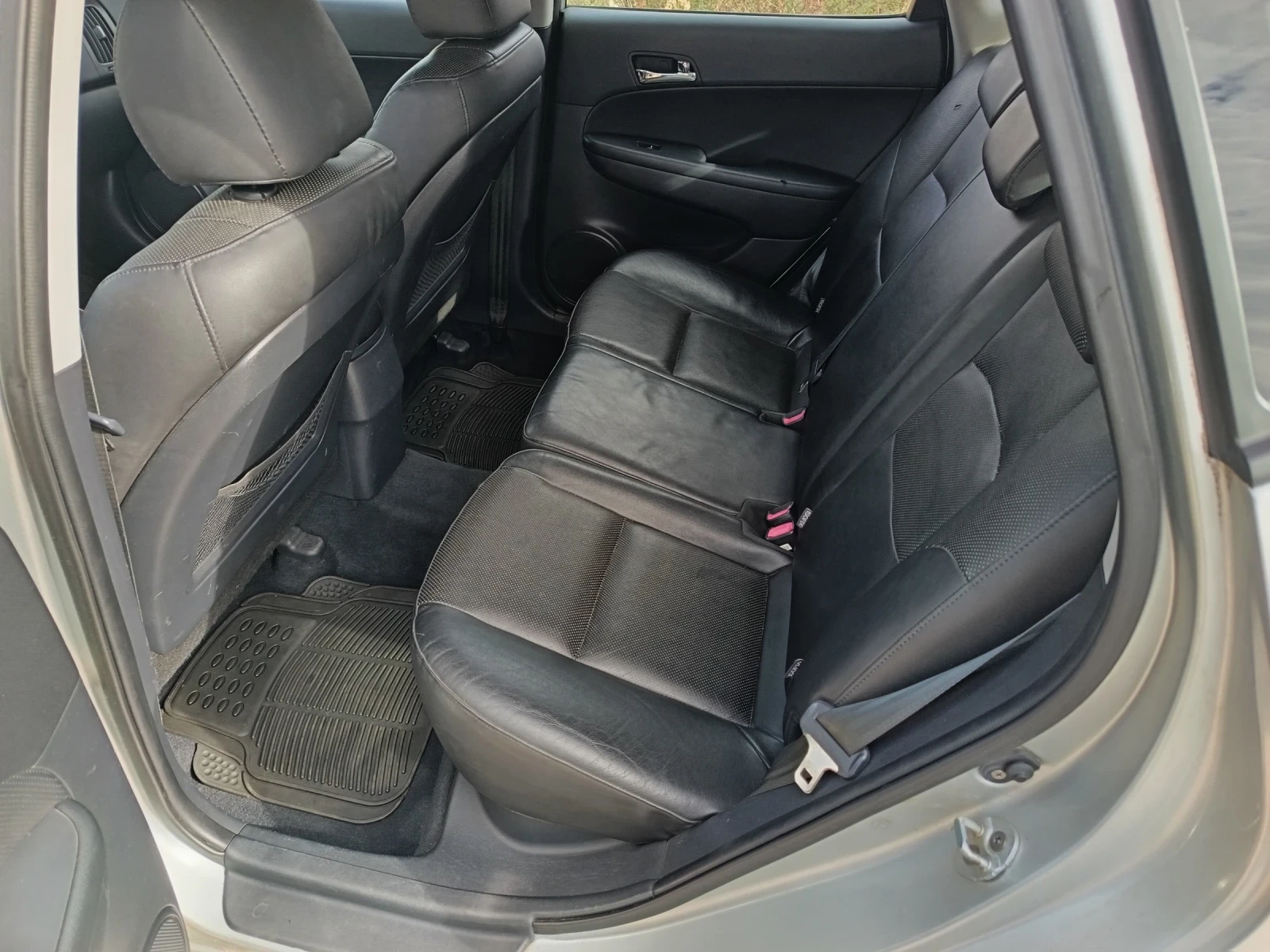 Hyundai I30 1.6 CRDI, снимка 14 - Автомобили и джипове - 56584753