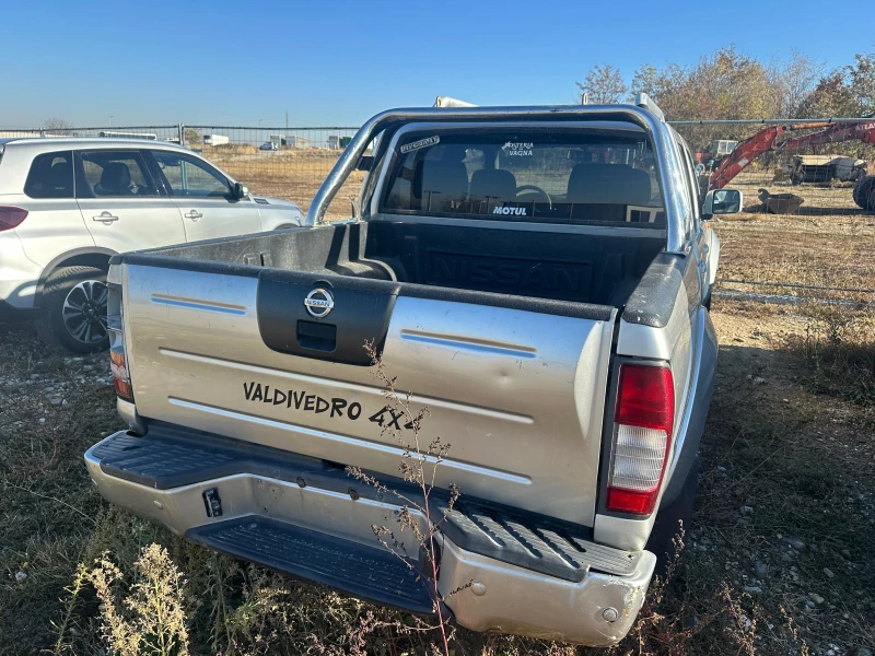 Nissan Navara 2.5tdi, снимка 3 - Автомобили и джипове - 48076249