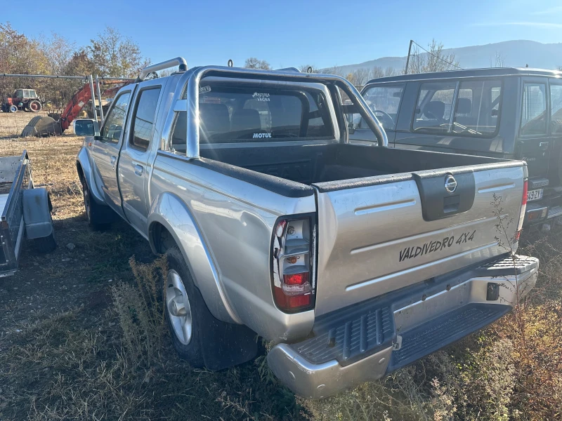 Nissan Navara 2.5tdi, снимка 4 - Автомобили и джипове - 48076249