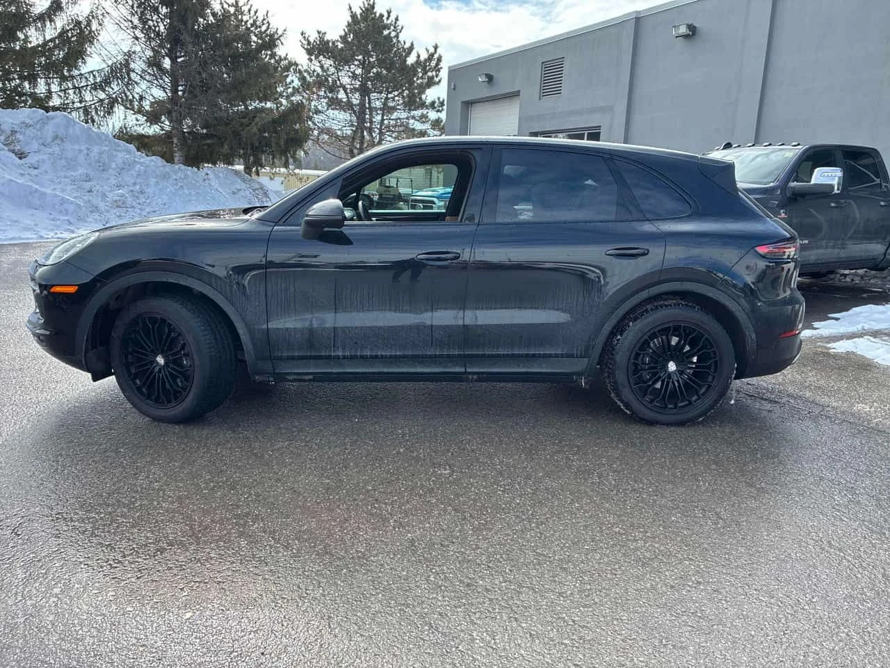 Porsche Cayenne * Без инциденти * Пълна история в Порше *  CARFAX , снимка 3 - Автомобили и джипове - 53915006